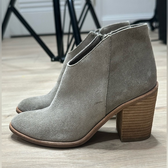 Jeffery Campbell taupe grey suede Booties 7.5 comfortable and cute - Picture 7 of 10